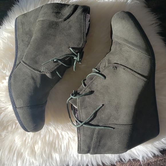 Forever 21 Patricia Lace Up Wedge Boot Olive Green 10M - Picture 4 of 9